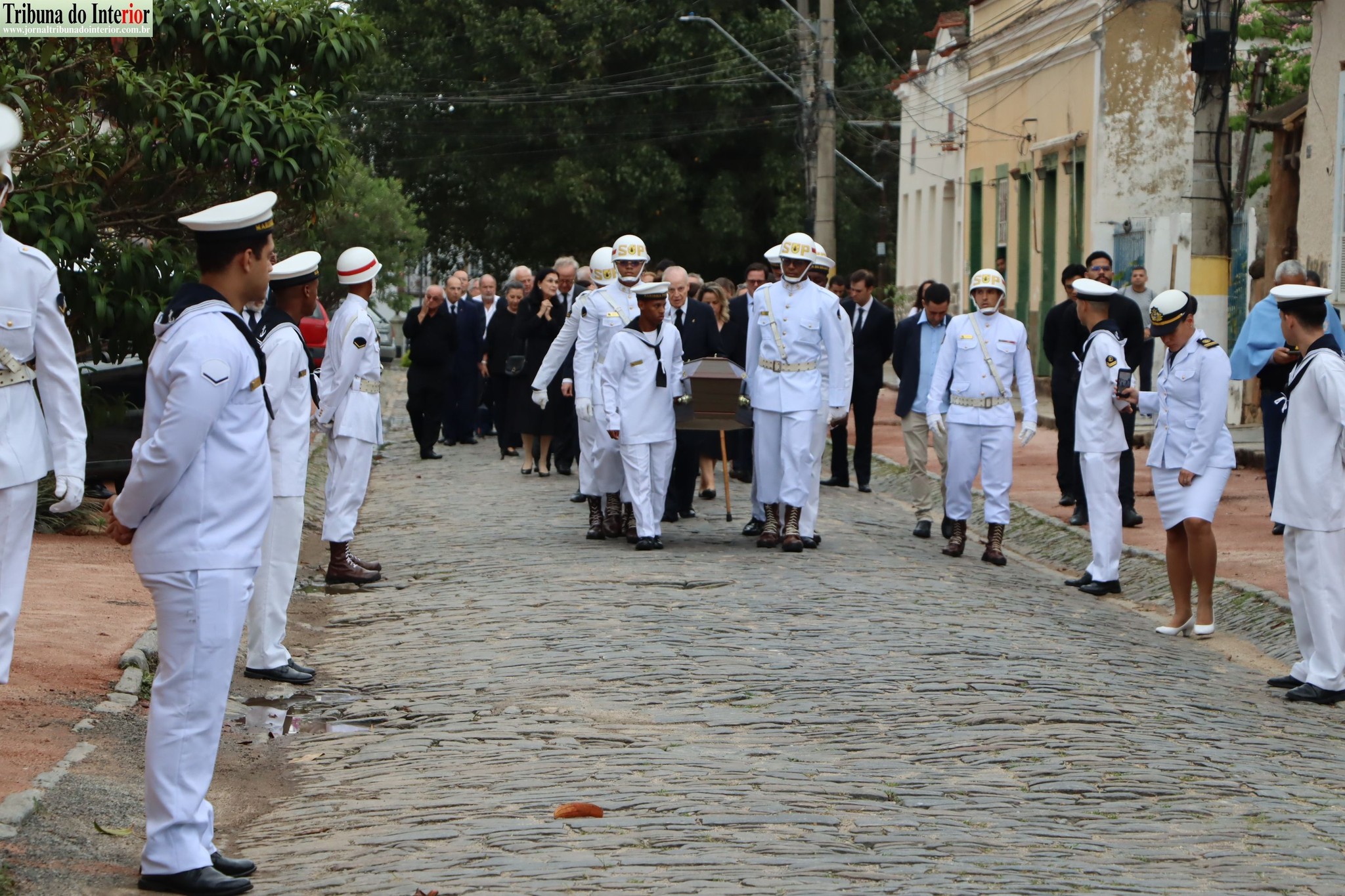 Corpo de Dom Antônio Orleans e Bragança é enterrado em Vassouras